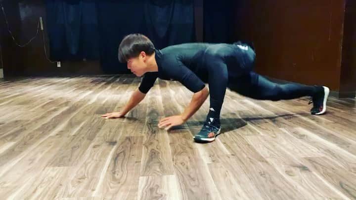岩崎悠人のインスタグラム：「上半身と下半身の連動性を高めるトレーニングです #いずみいずむ」