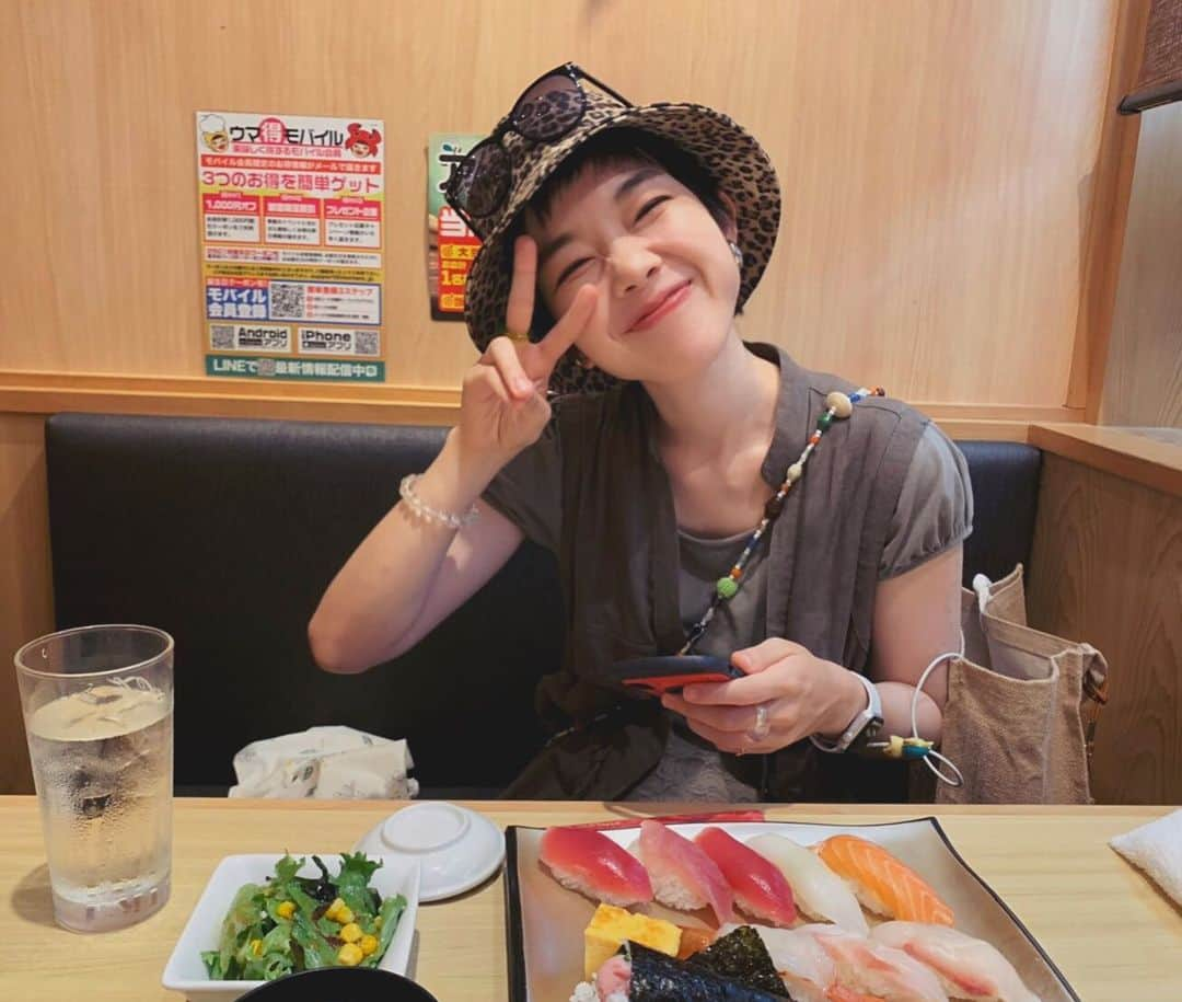 佐藤史果さんのインスタグラム写真 - (佐藤史果Instagram)「最後の晩餐に食べたい物は絶対的に、 「お寿司🍣❤️」 #osushi #sushi #大好物 #特に #サーモン #こはだ #鯖鮨 #うに #えんがわ #玉子焼き #最後の晩餐  #食べたい物 #みんなは #何を食べたい #🤔 #💭 #🍣 #lise_stayhome」11月6日 18時37分 - sato_fumika