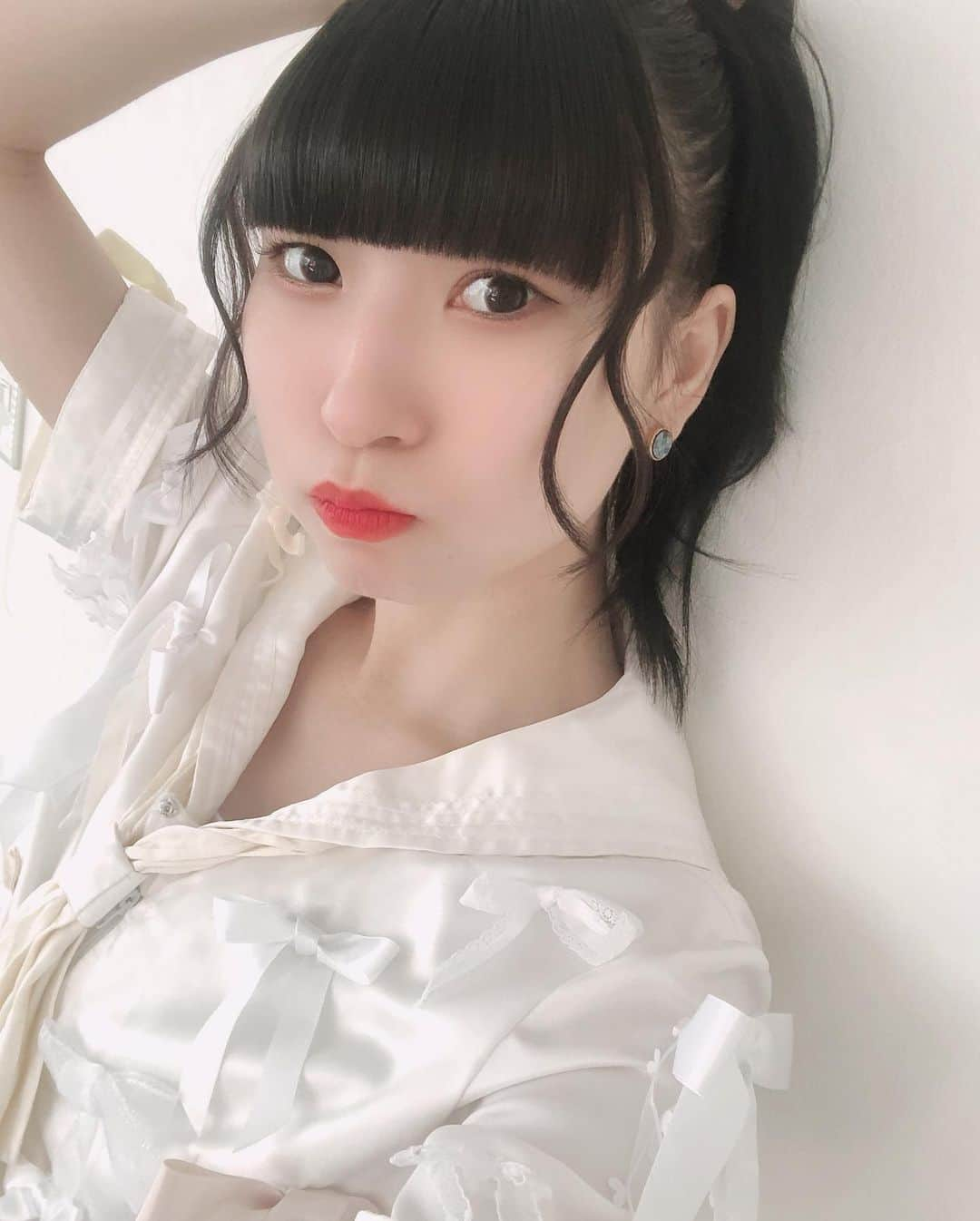 ピンキー！☆藤咲彩音さんのインスタグラム写真 - (ピンキー！☆藤咲彩音Instagram)「今の流行りは、横毛ウネウネポニーテール👱🏻‍♀️だよん #ポニーテール　#ポニーテールアレンジ」11月6日 18時40分 - pinky_ayane