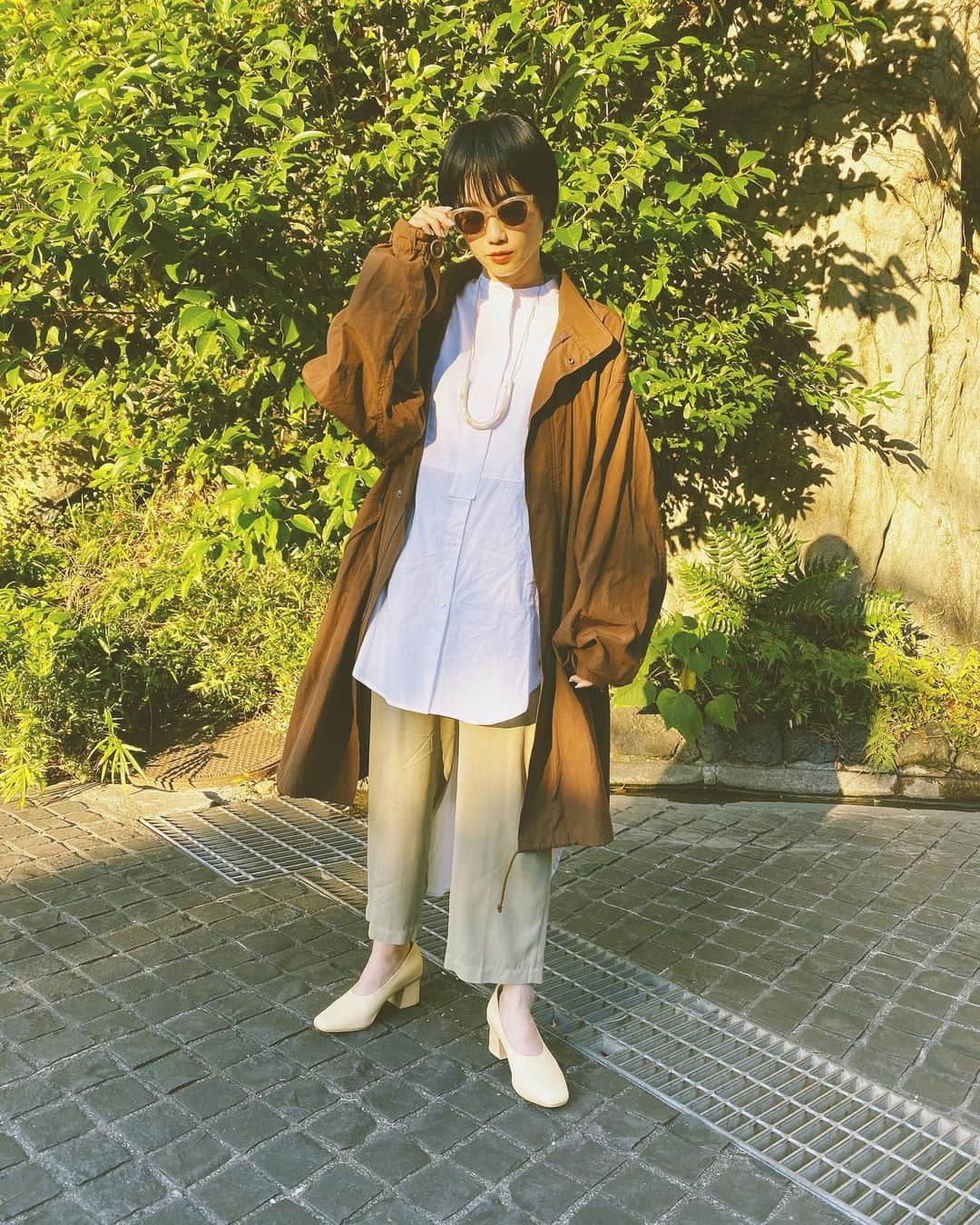宮城舞さんのインスタグラム写真 - (宮城舞Instagram)「今日はカラーを まとめてコーデしてみました🌿 2枚目はアウター脱ぎショット。 シャツがとっても可愛いよ🧡  #今日の宮城はん」11月6日 18時49分 - mai_miyagi