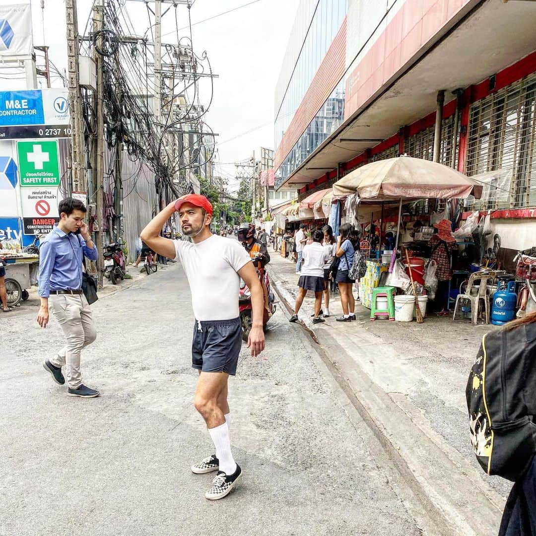 元気☆たつやさんのインスタグラム写真 - (元気☆たつやInstagram)「タイにて！ #ヤバイ体操着おじさん #Thailand #Thai #Bangkok #bangkokcafe #cat #cafe #真顔映え #coffee #restaurant #ノラメン #海外 #Asia #Live #trip #กรุงเทพมหานคร」11月6日 19時01分 - genkitatsuya