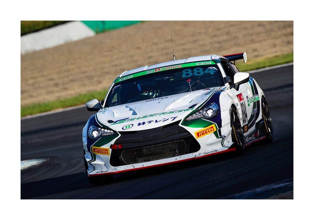 のインスタグラム：「. スーパー耐久最終戦、岡山国際サーキット。 . . 今週末も優勝目指して頑張ります！ . . .  #林テレンプ  #shaderacing  #スーパー耐久 #koshido #ficata #でちゃう #アリア #bigdaddygraphics #toyota86 #seidoya  #制動屋ブレーキ」