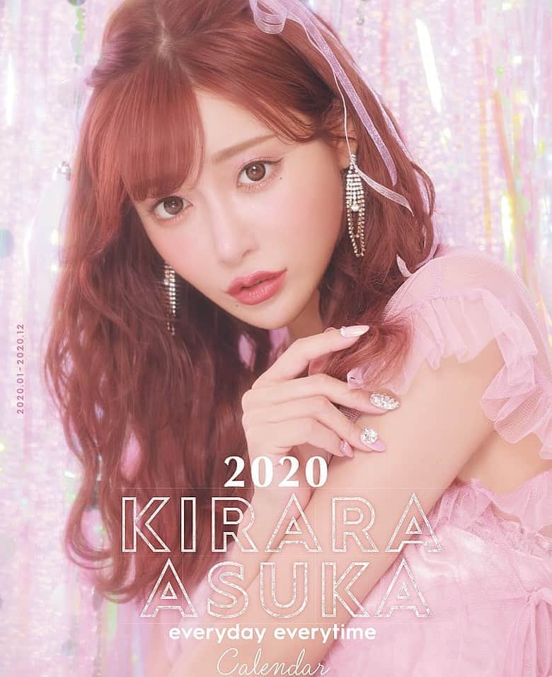 明日花キララのインスタグラム：「お待たせしました！！ 12月8日（日） HMV＆BOOKS SHIBUYA 5Fのイベントスペースにて 明日花キララ2020年カレンダーの 発売記念イベントを行います🐇♡ . 詳しくはこちらをチェックしてね♡ https://www.hmv.co.jp/store/event/40400/ . 今回はカレンダーをめくってもそのままポスターとして飾れるようなカレンダーを作ったよ🤝 気に入ってくれるといいなあ🥺🥺 来年もずっと側に居させてください..❤︎」