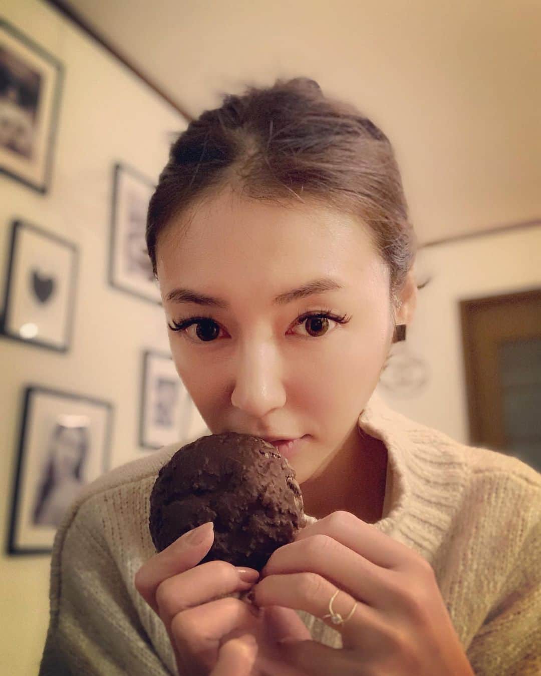 内藤陽子のインスタグラム：「これ知ってる？？？💘 #セブンイレブンスイーツ」