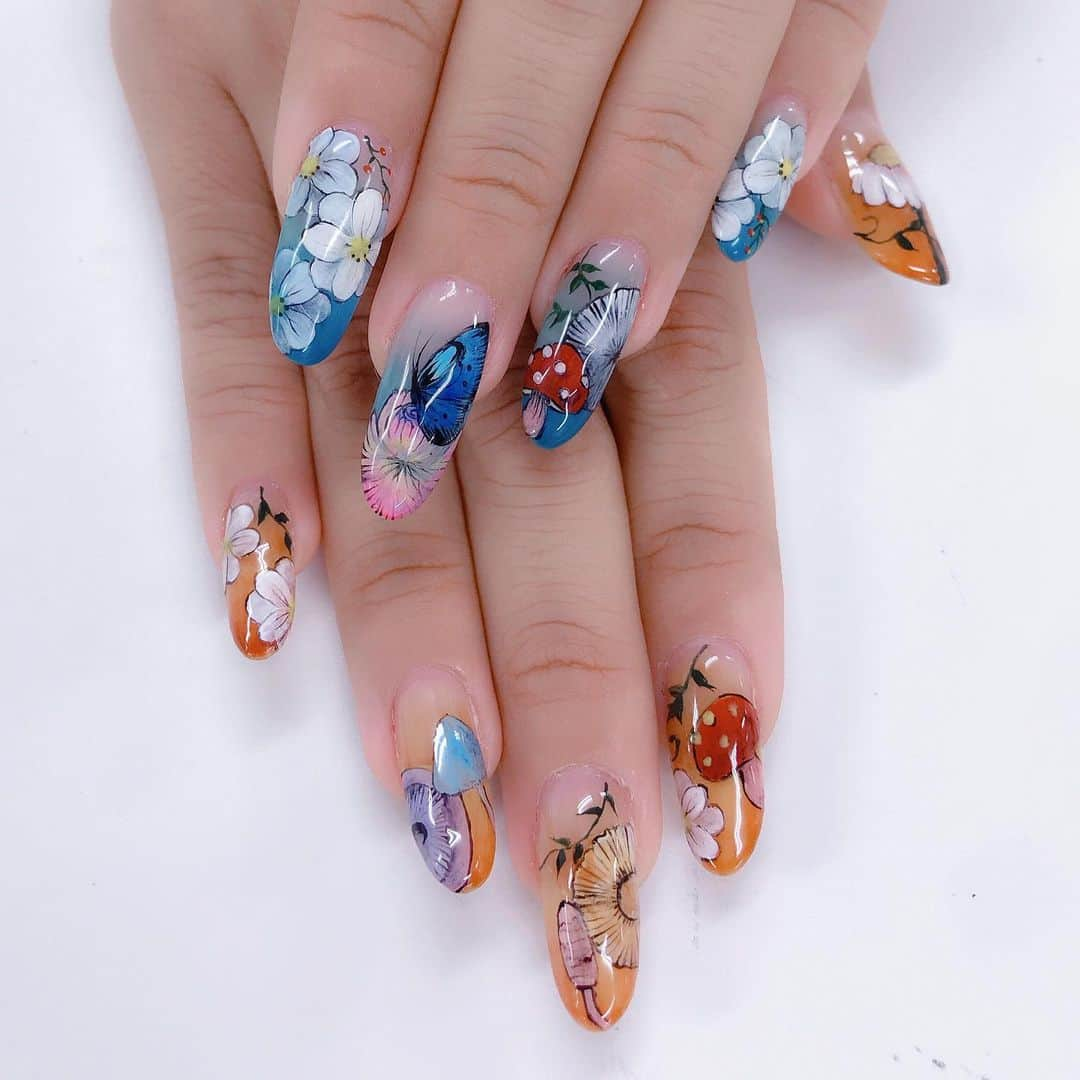 なかやまちえこさんのインスタグラム写真 - (なかやまちえこInstagram)「2019.11.05 Belle Époque contest #nail #nails #nailart #ネイル #美甲 #ネイルアート  #clou #nagel #ongle #ongles #unghia #japanesenailart #manucure #네일 #젤네일 #네일아트 #네일리스트 #japanesenails #manicurist #gelnails #أظافر #なかやま仕事 ⠀ ♡ベルエポック美容専門学校の全国大会のネイル部門審査に行ってきました😳🙌💕各校のコンペを勝ち抜いてきた生徒さんみんなレベル高く上手で、、、！✨✨わたしもたくさん刺激を受けました😳✨✨とても楽しかったです✨皆様お疲れさまでした♡⠀ ♡生徒さんの作品もお写真撮らせて頂きました（SNS許可頂いております）✨♡」11月6日 20時07分 - chiekonakayama