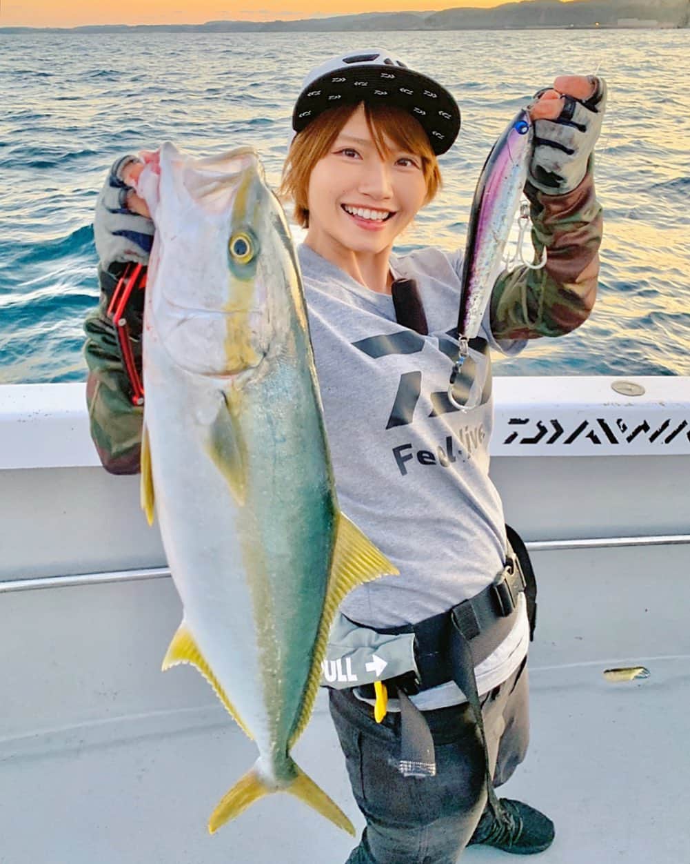 のインスタグラム：「夕マヅメ、ヒラマサぼこぼこ(〃ω〃) . #fish #lurefishing #topwaterfishing #topwater #kingfish #fukuoka #kyushu #newera #釣り #福岡 #九州 #福岡市 #絆 #ヒラマサ #キャスティング  #ルアーフィッシング #海 #玄界灘 #ルアマガソルト」
