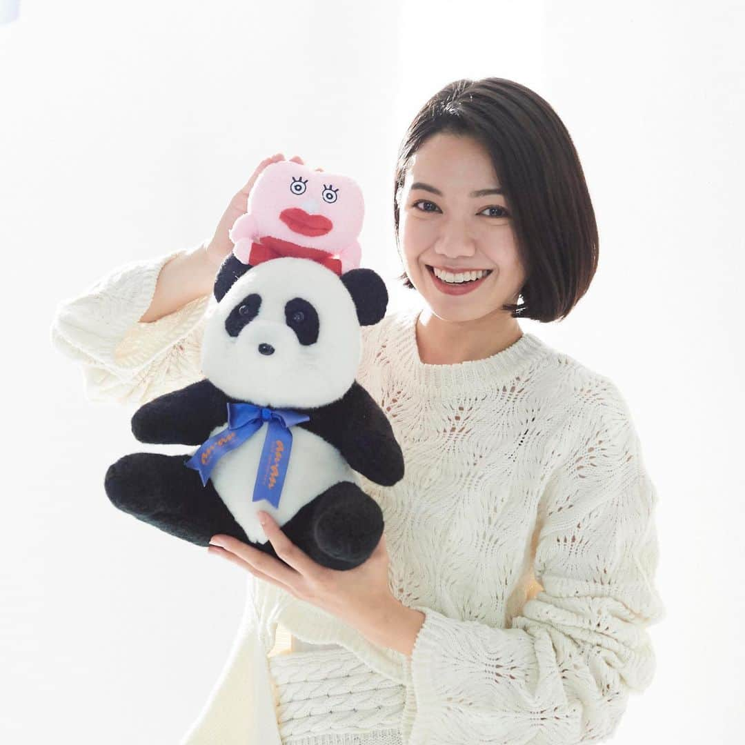 アンアンさんのインスタグラム写真 - (アンアンInstagram)「#二階堂ふみさん がananに登場！🐼 11/8（金）から主演映画『#生理ちゃん』が公開される二階堂ふみさん。 インスタでは劇中に登場する生理ちゃんのぬいぐるみと、ananパンダとの豪華3ショットをお届け！　 生理ちゃんと初対面した時のエピソードなどなど、詳しくは本誌125Pをご覧ください！  本日発売anan2175号、今市隆二さんの表紙が目印です！ #anan  #anan_mag  生理ちゃんぬいぐるみ＝「生理ちゃん 2日目」Amazon/ebtenにて発売の限定版セットより」11月6日 20時03分 - anan_mag