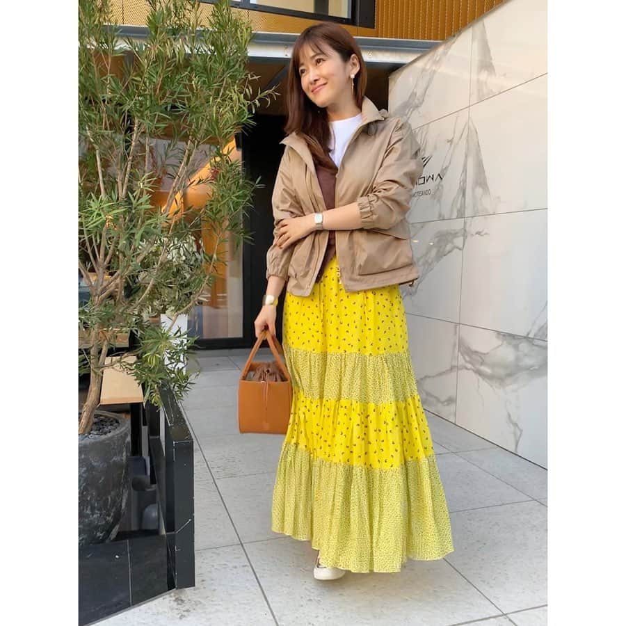 山本みらいさんのインスタグラム写真 - (山本みらいInstagram)「. Yellow×Brown💛🌰💛 . 今日は打ち合わせDay。 移動も多いのでコンバース でさくさく👟 . 私には珍しいマウンテンパーカは @elura_official のもの。 . いつもより少しカジュアルダウンしたい時に 活躍してくれて、お値段も可愛い✨ . . #coordinate #elura#エルーラ #elura2019aw#大人のマンパ . #ronherman#drawer #poem_accessory#converse」11月6日 20時12分 - mirai_yamamoto