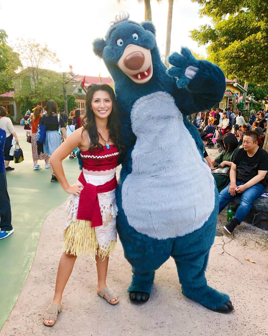 矢部あやのインスタグラム：「201809 TDL  ジャングルブックのバルーと。 めっちゃ踊ってくれた（笑）」