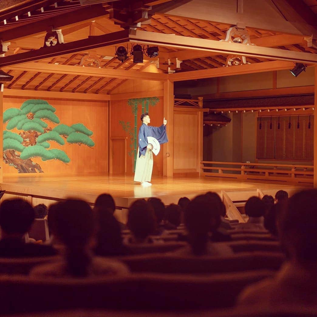 梅川壱ノ介（舞踊家）のインスタグラム：「ℍ𝔸ℕ𝔸𝕄𝕀ℤ𝕌𝕂𝕀 ￣￣￣￣￣￣￣￣￣￣￣￣￣￣￣￣￣￣￣￣￣￣ 大切にしている演目《ハナミズキ》  感謝を込めて、踊りました。 ありがとうございました。  #梅川壱ノ介  #日本舞踊 #ハナミズキ」