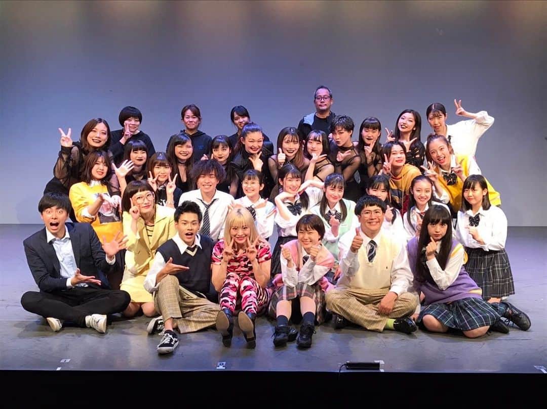 松浦志穂のインスタグラム：「#吉本坂46 のA-NONさん初演出舞台「青春DICE」🎲 ・ 準備期間もあまりない中とにかくA-NONさんが身を粉にして頑張っていらした、、、🔥🔥その熱量に全員が引っ張ってもらい、その気遣いに皆が救われて本当にA-NONさんじゃなきゃ本番までこぎつけなかったと思います🙄🙄🙏 ・ 吉本坂46になってなければ出会えてなかっただろうA-NONさん。出会いにマジ感謝ぁ🙏🌈✨✨ ・ #そんな吉本坂46は3rdシングルが12月25日発売になり握手会の応募なども始まってますのでぜひっ！！ #吉本坂46  #A-NON #青春dice」