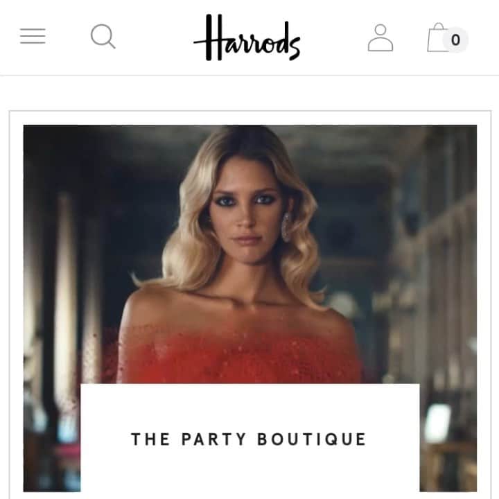 アレクシマビーユのインスタグラム：「My new dresses @harrods party shop @alexismabille #harrods #partydress #partyshop #shopping #alexismabille #thinkred #red #cocktaildress #dancing #party  https://www.harrods.com/en-gb/women/inspiration-and-trends/partywear?icid=megamenu_women_inspiration-trends_partywear」