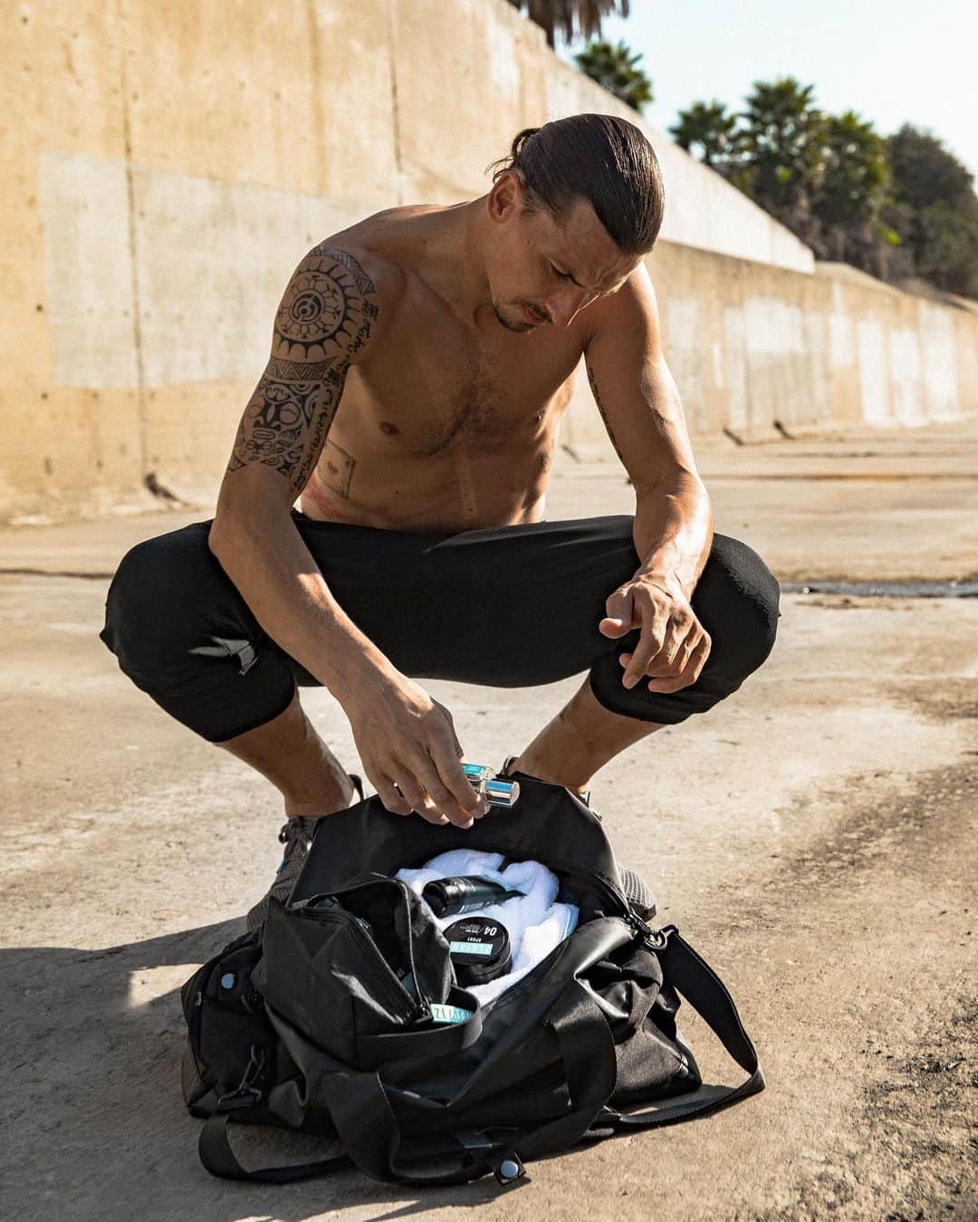 Zlatan Ibrahimović Parfumsさんのインスタグラム写真 - (Zlatan Ibrahimović ParfumsInstagram)「All You Need ZLATAN SPORT Essentials in a Wash Bag💥  The wash bag includes eight products that will keep you fresh all day! EdT, Hair & Body Wash, Tattoo Enhancer, Deodorant, Face Wash, Face Moisturizer, Hair Wax and Lip Balm.  #zlatansport #therightroutine (EU shipping only)」11月6日 20時59分 - zlatanibrahimovicparfums