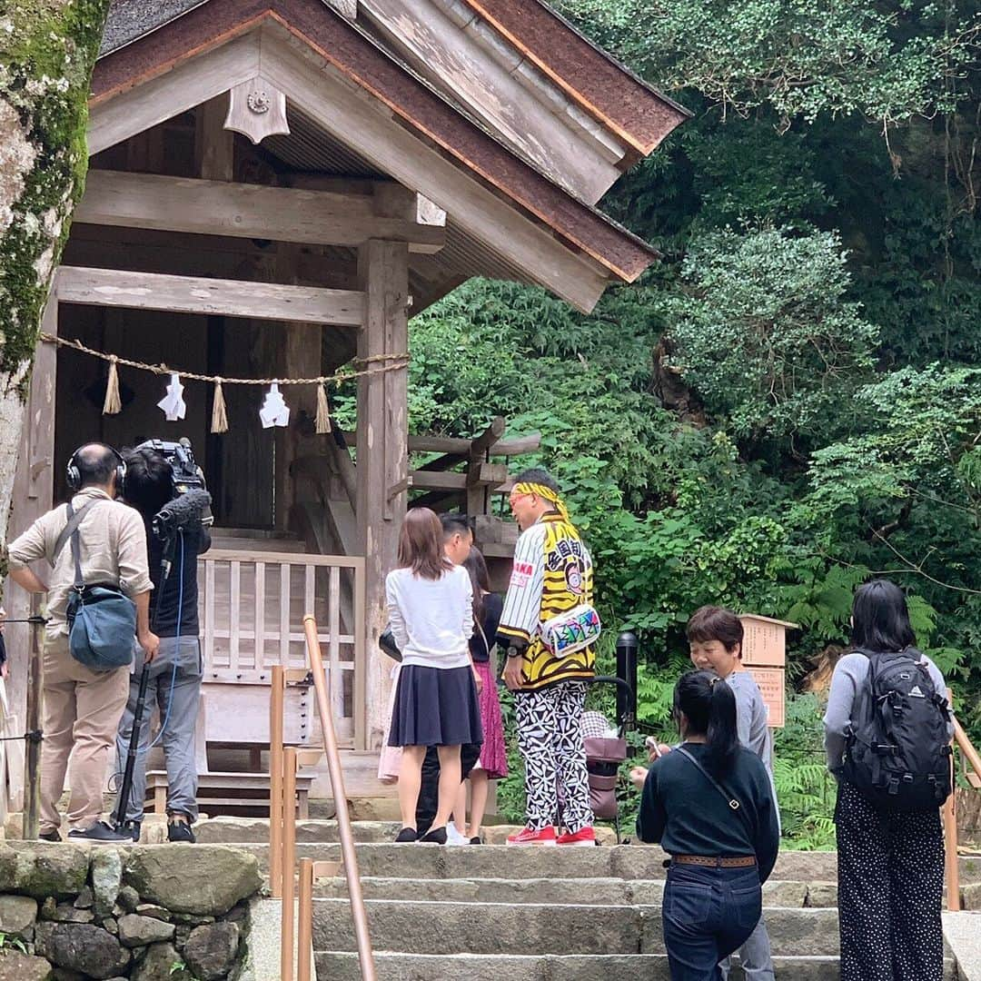 森武史さんのインスタグラム写真 - (森武史Instagram)「【森ちゃんのニッポン！たた♬た～！　#島根県　編の復習】　#縁結び　で有名な　#出雲大社　は　#出雲縁結び空港　から約1時間。境内には　#ウサギ　の像が置かれていたり、　#鳥　が多数訪れたりする　歴史の重みを感じる一方、ほのぼのしたムードでした！  #島根」11月6日 21時09分 - takeshimori.free.tar.ana