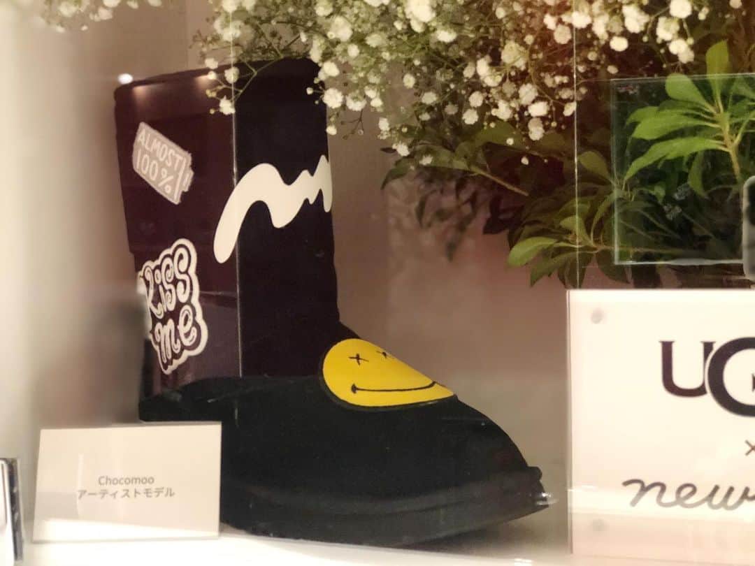ISETAN PARK netさんのインスタグラム写真 - (ISETAN PARK netInstagram)「＜アグ®＞×＜ニューニュー＞クラシックショートブーツにメンズサイズが新発売👢﻿ ポップアップショップでは、俳優の山田孝之氏、イラストレーターのchocomoo氏、＜newneu.＞ デザイナーの鷲澤心介氏 がカスタマイズしたアーティストモデルも展示します✨﻿ ﻿ また、＜UGG®＞×＜newneu.＞クラシックブーツをご購入いただいたお客さま先着300名さまに＜newneu.＞ロゴのアートピースをプレゼントします。﻿ ※数量に限りがある商品もございますので、品切れの際はご容赦ください。﻿ ﻿ ＜UGG®＞×＜newneu.＞ POP UP STORE﻿ 2019.11.6 wed - 11.12 tue﻿ 伊勢丹新宿店本館2階＝婦人靴/プロモーション﻿ ﻿ @ugg﻿ @uggjapan﻿ @newneu_tokyo﻿ @isetanshoes﻿ #ugg #uggjapan #newneu #isetan #boots #shoes #isetanshoes﻿ #アグ #ニューニュー #ショートブーツ #ブーツ #山田孝之 #鷲澤心介 #chocomoo #ワッペン #アグブーツ #靴 #婦人靴 #クラシックショートブーツ #伊勢丹 #新宿伊勢丹 #伊勢丹新宿店 #新宿 #伊勢丹新宿」11月6日 21時10分 - isetan_shinjuku