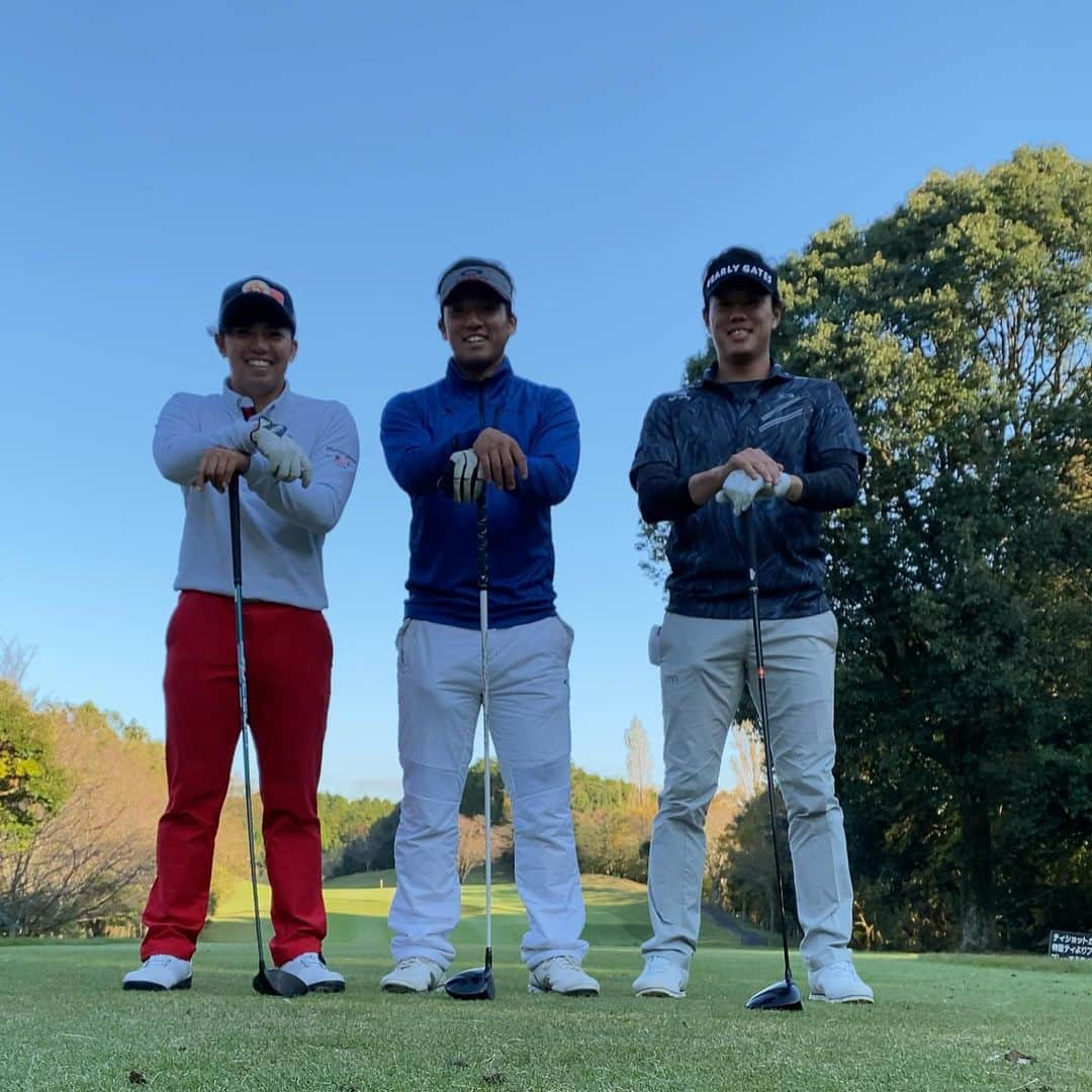 東克樹さんのインスタグラム写真 - (東克樹Instagram)「練習のきつい秋季キャンプの息抜きに🏌️‍♂️🏌️‍♂️ 2枚目斎藤さんのへっぴり腰ティーショット🏌️‍♂️ #斎藤俊介 #上茶谷大河 #東克樹」11月6日 21時13分 - katsuki1995