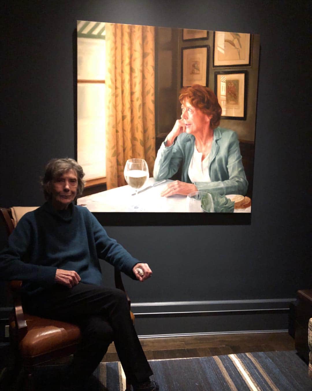 ヴィクター・ガーバーのインスタグラム：「My old friend Dame Eileen Atkins sitting in front of her portrait by Rainer Andreesen. The Height Of The Storm has 3 more weeks. See it.」