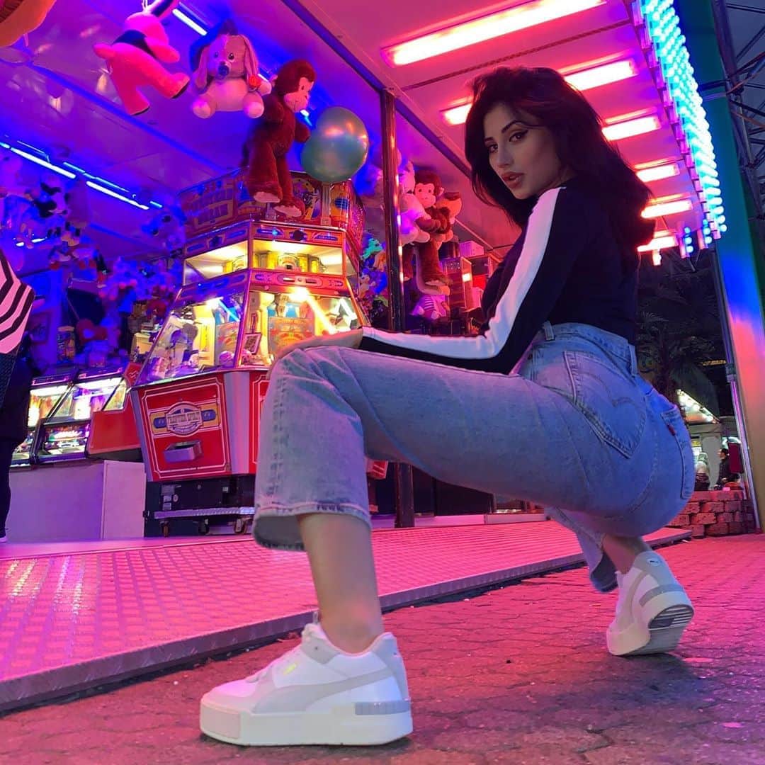 Greta Menchiのインスタグラム：「Fresh new pair of #Cali Sport I love this new evolution 💖@PumaSportstyle @AWLAB #Pumawomen #adv」