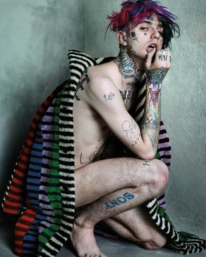 ニコラ・フォルミケッティさんのインスタグラム写真 - (ニコラ・フォルミケッティInstagram)「@lilpeep for @vmagazine 2017 ❤️ what a special and unique soul, such a privilege to have gotten to work together. ❤️ Pls watch  LIL PEEP’s doc “Everybody’s Everything” out next week. LINK IN BIO ❤️ @everybodyseverythingmovie」11月6日 21時39分 - nicolaformichetti