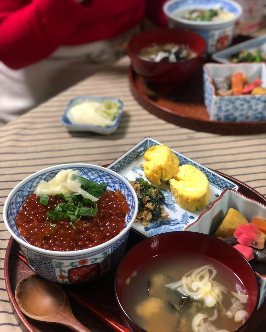 長尾悦美さんのインスタグラム写真 - (長尾悦美Instagram)「らぶ実家飯❤️ #自家製いくらの醤油漬け  #自家製味噌のみそ汁  #シンプルが一番美味しい  #お母さんありがとう #hokkaido」11月6日 21時39分 - yoshiminagao