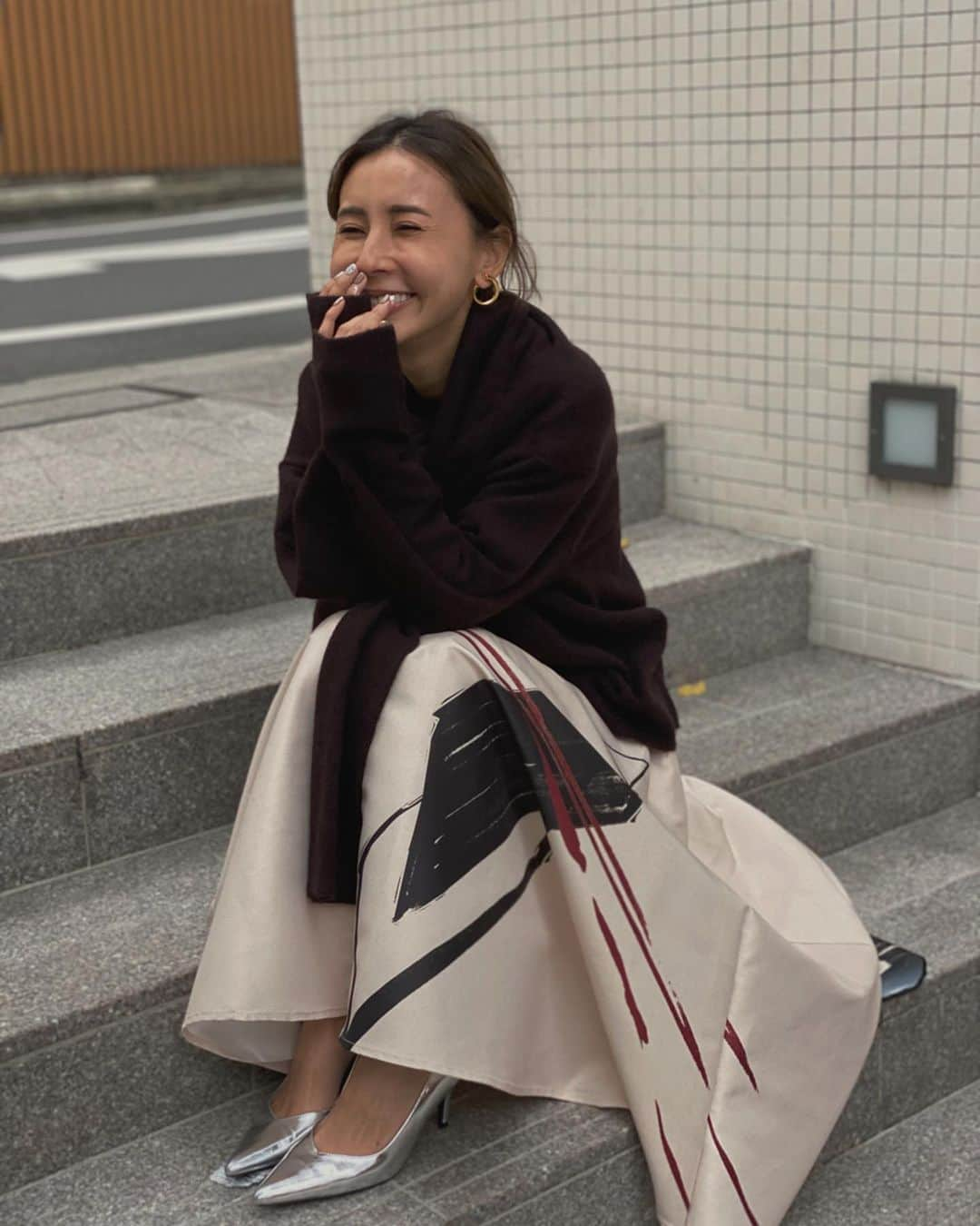 黒石奈央子さんのインスタグラム写真 - (黒石奈央子Instagram)「あめりふく。 . . TENDER HUG KNIT ¥15700+tax 11/8 MOTTY COLLABO SK ¥18500+tax 11/9 . 可愛すぎなハグニットと、モッティーさんコラボスカート！ この子はコラボの中でもかなりにんきのたかめなあいてむ！ . .  @ameri_shinjuku @amerivintage @ameri_daikanyama @ameri.shinsaibashi #ameri#amerivintage #fashion #vintagefashion #coordinate#ootd#outfit#osanposnap #705_outfit #大人ファッション #大人コーディネート #大人スタイル #modestyle #modefashion#modecasual」11月6日 21時43分 - blackstone705