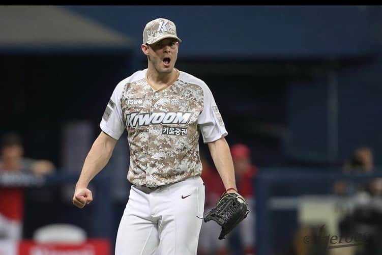 ジェイク・ブリガムのインスタグラム：「2019 was one of the best  seasons I have ever had. I am so proud of our team and how we went through all the ups and downs. We stayed together as a a team and played hard every day. We have so much to be excited about for the future this team is going to be good for a long time. We fell a little short this year but we will come back better next year ready to win it. Thank you fans for all of your support for us the whole season.  2019년은 나의 최고의 시즌이였습니다. 나의팀이 너무 자랑스러워요. 우리는 항상 원팀으로 뭉쳤으며 최선을 다했습니다. 우리팀은 미래가 너무 밝으며 오랫동안 잘할거 같습니다. 올해는 조금 아쉬웠지만 내년에는 준비를 잘하려 좋은 결과가 충분히 기대가 됩니다. 팬여러분들의 응원이 너무 고맙고 내년도 응원해주세요!! #jakebrigham #브리검 #kiwoomheroes」