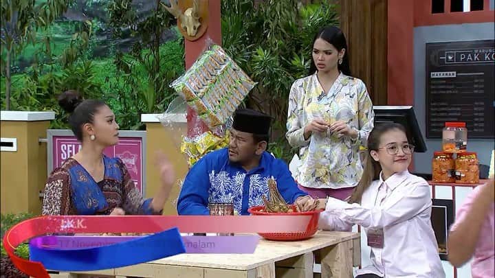 のインスタグラム：「Mikan is BACK !!!! Minggu depan ahad jangan lupa tengoh TV3 pukul 11:30pm 😆🇲🇾❤️ mikan balek Kampung Kalut ❤️ #jkk #tv3 #tv3malaysia #mediaprima #malaysia #mikan #jkkmusim5」