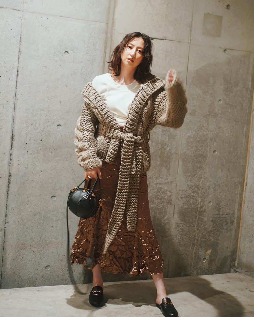 河北麻友子さんのインスタグラム写真 - (河北麻友子Instagram)「FASHION TOP: muller of yoshiokubo CARDIGAN&SKIRT: Ameri SHOES&BAG: Gucci #FASHION #OOTD #麻友コーデ #MayuPics #麻友ぴく」11月6日 22時08分 - mayukokawakitaofficial