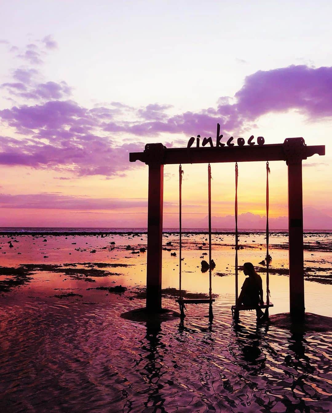 miniさんのインスタグラム写真 - (miniInstagram)「BALI TRIP DONE🙌🏾💓💜 #bali #trip #balitrip #pink #purple #pinksky #purplesky #gili #giliisland #gilitrawangan #giliislandtrawangan #pinkcoco #pinkcocogilitrawangan #baliswing」11月6日 22時12分 - mini.stagram