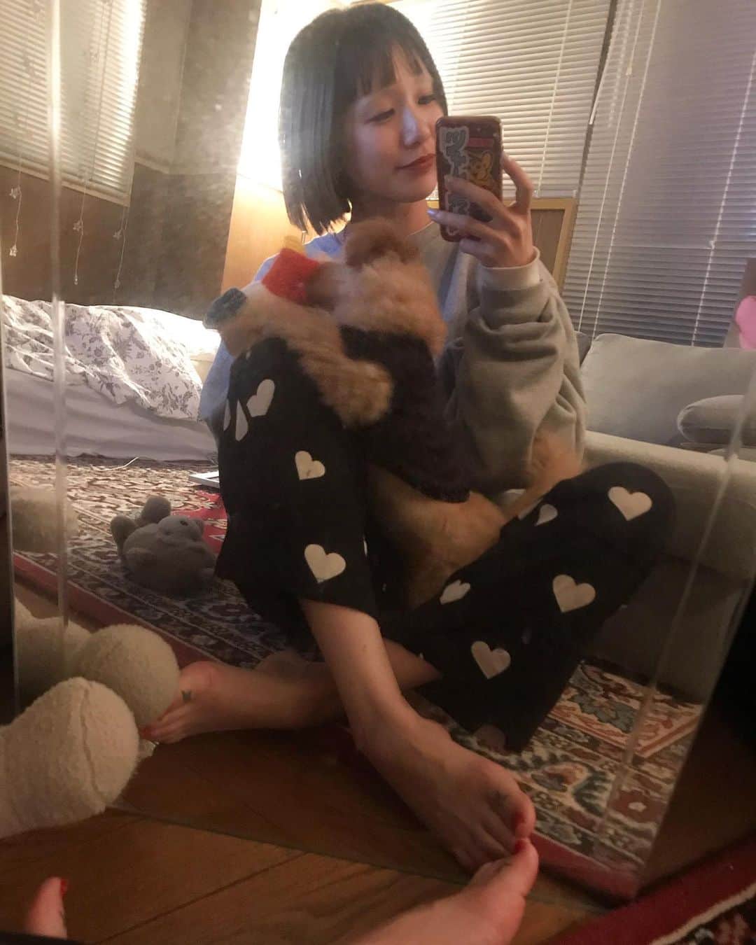 Manitasのインスタグラム：「今日も帰ってきたらおいしいごはんとスーパー最強にうるさくてかわいい犬が待ってた しあわせな一日の終わり〜〜〜 よくねむれそうだ😴😴😴」