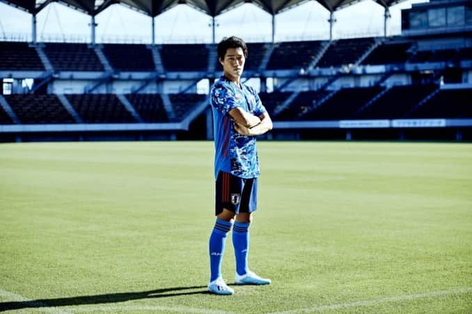 遠藤渓太さんのインスタグラム写真 - (遠藤渓太Instagram)「New uniform #見上げる空はひとつだ　#daihyo　#adidasFootball　#createdwithadidas　#日本晴れ　@adidas_tokyo #空投稿#つながったでしょ？#悩んでたわけじゃないよ」11月6日 22時21分 - keita_1122