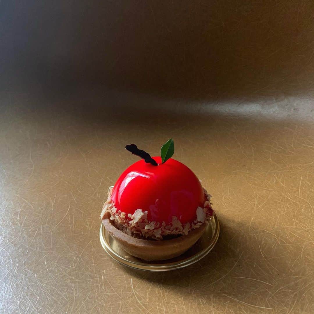 樹神さんのインスタグラム写真 - (樹神Instagram)「可愛いおやつをいただきました♪  #今日のおやつ#atelieranniversary#りんご#タルト#apple#tarte」11月6日 22時23分 - kotamaofficial