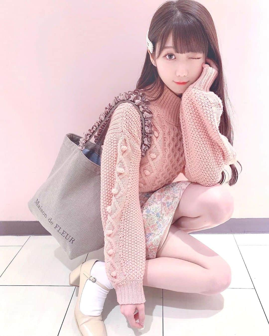 大谷映美里さんのインスタグラム写真 - (大谷映美里Instagram)「🌸💗🌸💗 ㅤㅤㅤㅤㅤㅤㅤㅤㅤㅤㅤㅤㅤ ピンクなコーデ 🐇🎀 ㅤㅤㅤㅤㅤㅤㅤㅤㅤㅤㅤㅤㅤ #maisondefleur のお洋服がかわいすぎる🥺💕 このお洋服上下とバッグがフルール！ 女の子の好きが詰まってます…幸せ… ㅤㅤㅤㅤㅤㅤㅤㅤㅤㅤㅤㅤㅤ #maisondefleurpetiterobe #epine」11月6日 22時24分 - otani_emiri