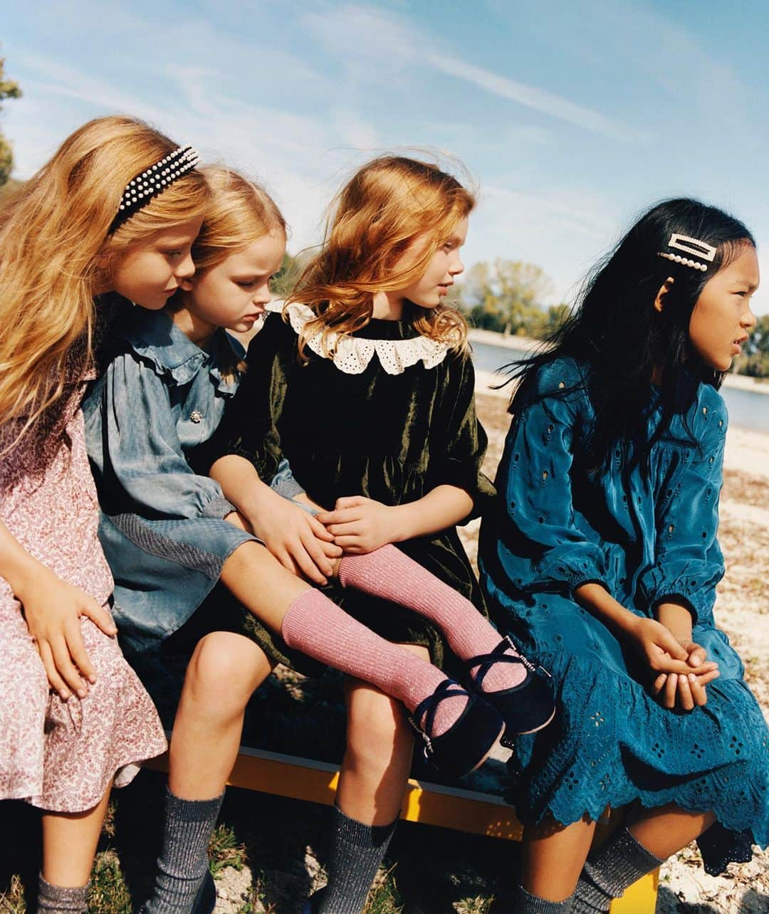 ZARAさんのインスタグラム写真 - (ZARAInstagram)「Vintage prairie looks are key for dress time for Kids @zarakids」11月6日 22時27分 - zara