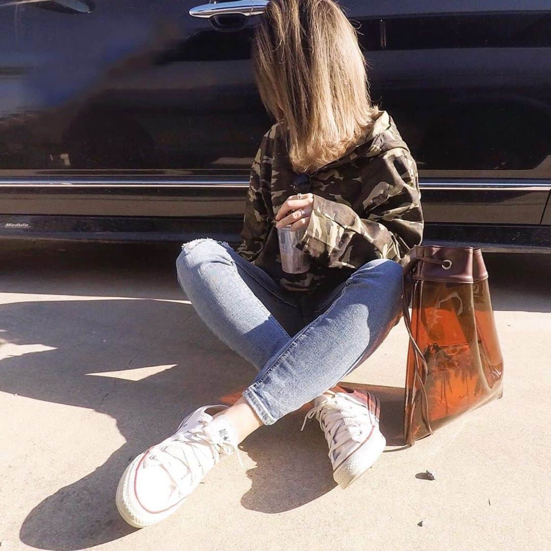 ラレイアのインスタグラム：「🌴 La Leiaオリジナル Re Lifeのテトラバッグはポーチ付き😍🧡 ・ 肩がけも出来てシーズン関係なく使えます❤︎ ・ 今ならお買い物マラソンでポイント20倍＆クーポンも配布中です😊 ・ ぜひお見逃しなく✨ @laleia_official ・ ・ THANK YOU #Repost @shii_2mam ♡♡♡ ・  #relife#bag#hawaii#aloha#surf#beach#laleia#フォトジェニック#インスタ映え#インスタ女子#アロハ#ビーチ#海を感じる雑貨#ラレイア#楽天#ビーチガール#サーフスタイル#大人カジュア#秋#秋コーデ#秋ファッション#バッグ#ポーチ#テトラバッグ」