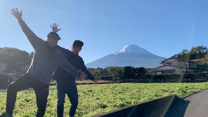 田村淳のインスタグラム：「静止画で撮ってると思ったら動画せっていになってたパターンです。 なぜ富士山に来てるのか？  近日お知らせします！  #富士山」