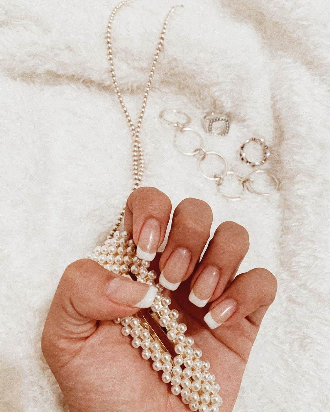 今井華さんのインスタグラム写真 - (今井華Instagram)「my standard nail ❤︎ 王道フレンチ🕊 一番手元が美しく見えると思っている。 シンプルだからこそこだわり詰め詰め。✨ 相変わらず好きなごつめのシルバーアクセも映える👏🏾👏🏾 #アクセはタグ付けしたよ🏷」11月6日 22時45分 - imaihana
