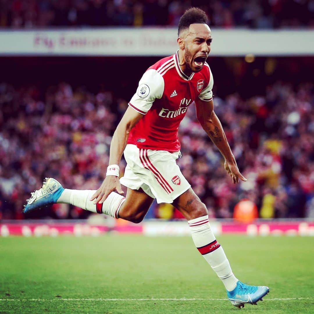 Skills • Freestyle • Tekkersさんのインスタグラム写真 - (Skills • Freestyle • TekkersInstagram)「Fastest to Score 5️⃣0️⃣⚽️ for @Arsenal:  1️⃣ - @aubameyang97: 78 apps 2️⃣ - @thierryhenry: 83 apps 3️⃣ - @wrightyofficial: 87 apps  #Arsenal’s Pierre-Emerick #Aubameyang recently broke the club record for scoring 50 #goals in just 78 appearances. The #Gabon international will lead the side in tonight’s #EuropaLeague #Football match against #Vitoria after being named the new #team captain.」11月6日 22時46分 - skillsweekly