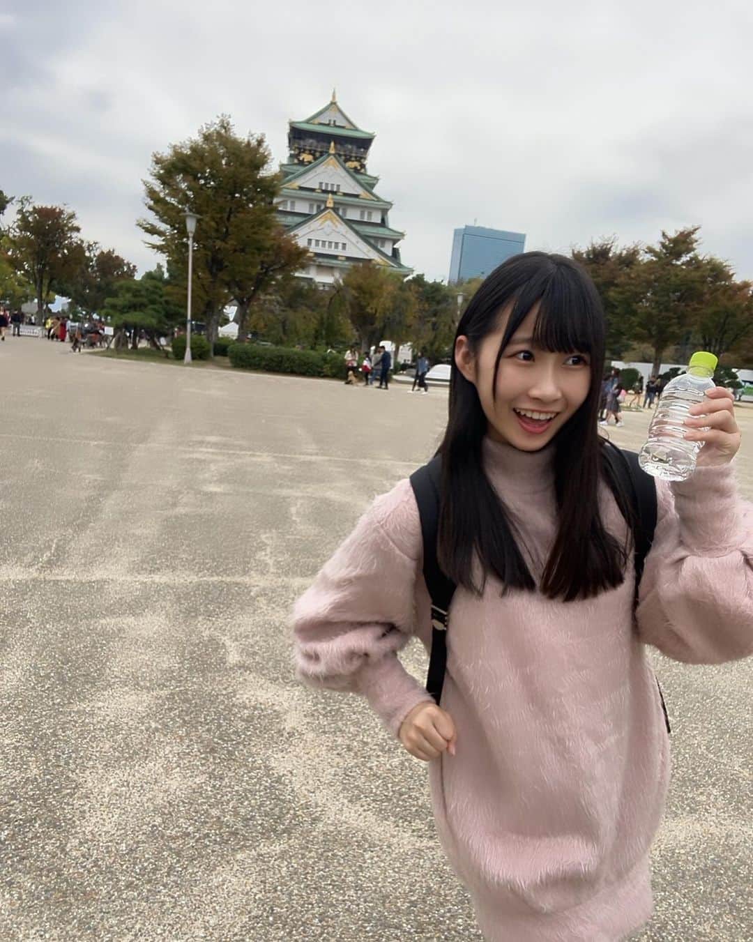 松本愛花さんのインスタグラム写真 - (松本愛花Instagram)「🏯 大阪城公園‪ ‪ ♡゛ #大阪城公園 #大阪城 #大阪観光  #バスツアー #大阪環状線  #私服 #冬服 #ピンク #アイドル」11月6日 23時04分 - aika_matsumoto.official