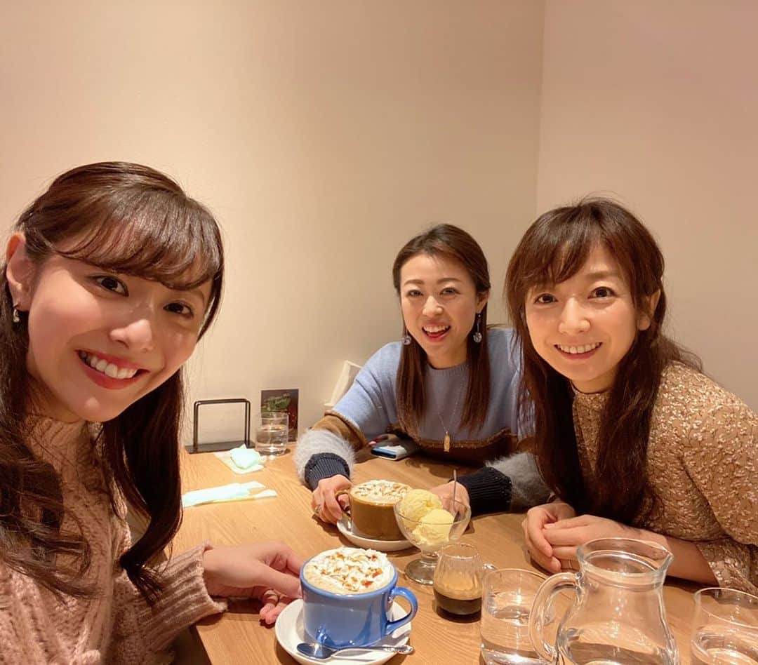 佐藤彩さんのインスタグラム写真 - (佐藤彩Instagram)「昨日は賑やかなランチタイムでした✨ 新しいランパスが出て、いつものランパスの会メンバーとランチに行こうとしていたら… 奥田ゆかちゃんとランチに行こうとしていた大堀アナにも出会い、みんなで一緒に楽しむことに…🌟 . . みんなよく喋る喋る…🤣 話が尽きず、熱く語る時間も…！ 楽しかったなぁ😄  話足りなくて、時間があった3人はさらにお茶まで…🌟 いい午後の昼下がりでした😊  ランパスを購入した月曜日も早速使ってみようと近藤さんとランパスランチ🍴 今週はランチタイム充実週になっています😊  #HBC #アナウンサー #近藤肇 アナ #大堀結衣 アナ #HBCラジオ #いつも心に歌謡曲 #奥田ゆか ちゃん #ランパスランチ #佐藤彩」11月6日 23時04分 - hbc_ayasato