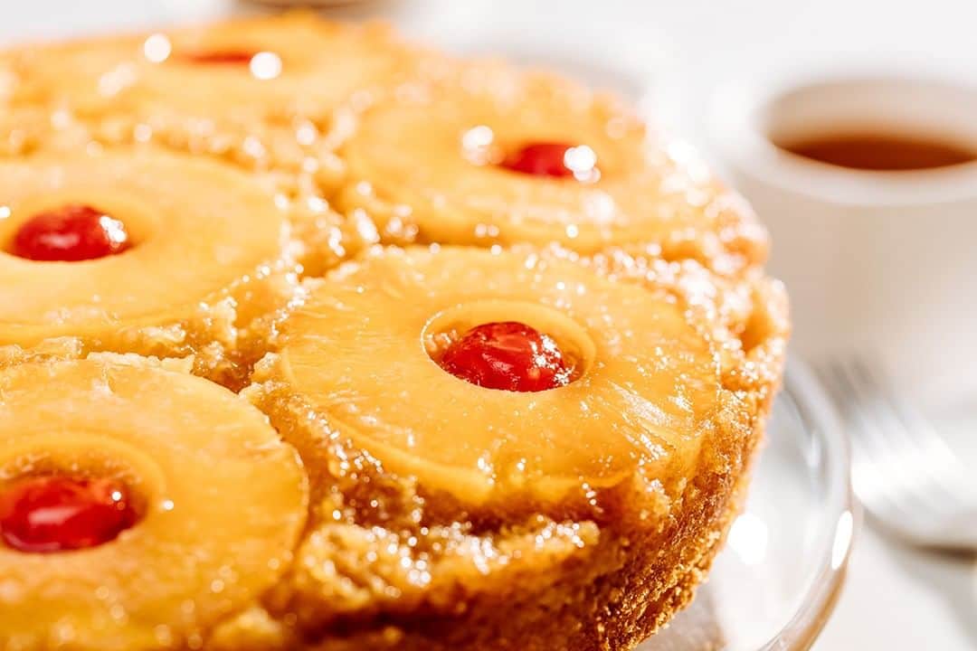Dole Packaged Foods（ドール）のインスタグラム：「Your holiday won’t be complete without you serving a #Pineappleupsidedowncake. 🍍 A favorite classic for any party! What’s your favorite dessert?」