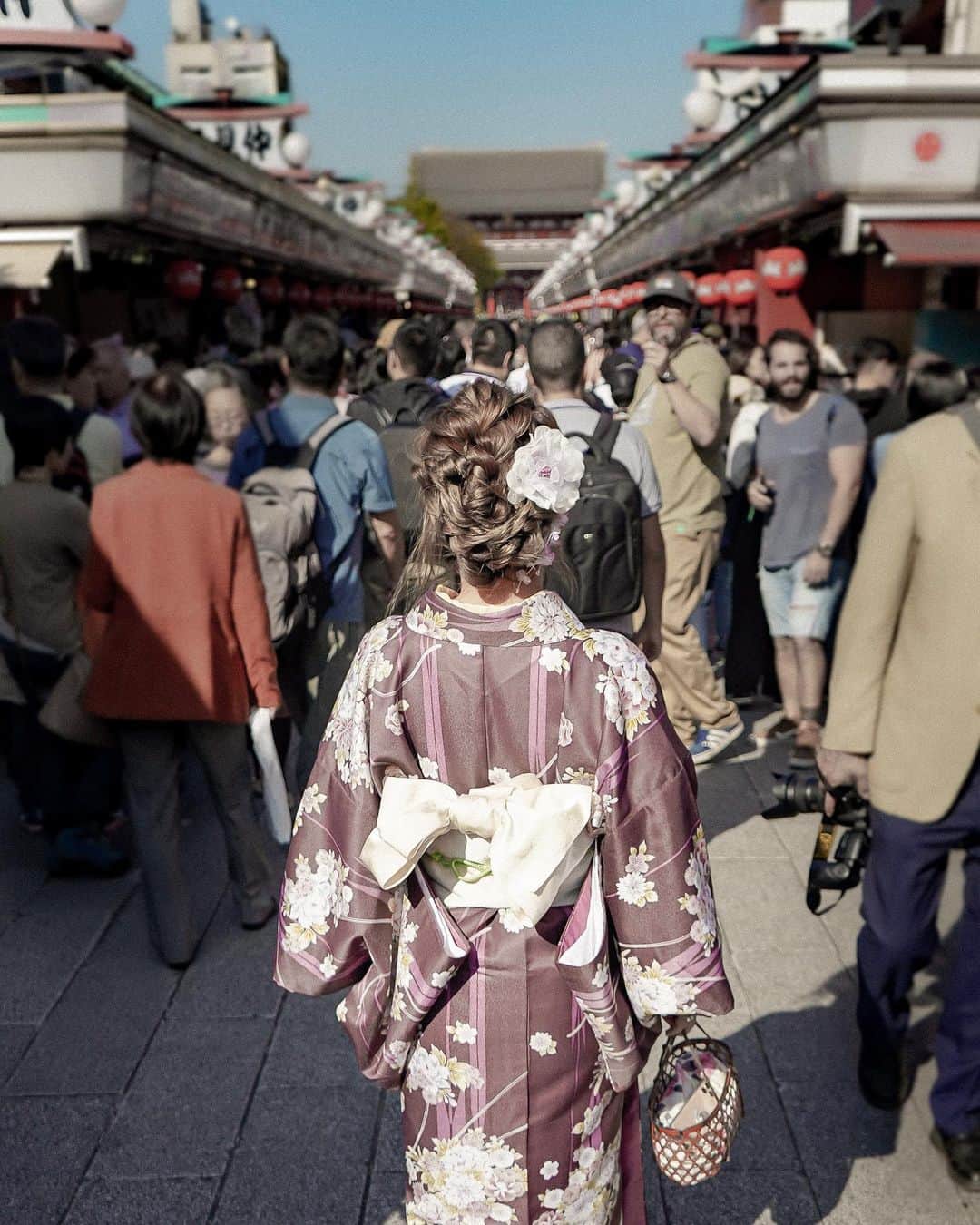 Manamiさんのインスタグラム写真 - (ManamiInstagram)「👘💕💕💕 浅草来たの17年ぶりくらいかな🏮 ¥3000くらいで着物着させてもらって ヘアセットまでしてくれてた🥺💗 着物っていいよね👘💕 楽しかった🥳🥳🥳 ㅤ #珍しく日本postするよ🇯🇵」11月6日 23時26分 - manashika
