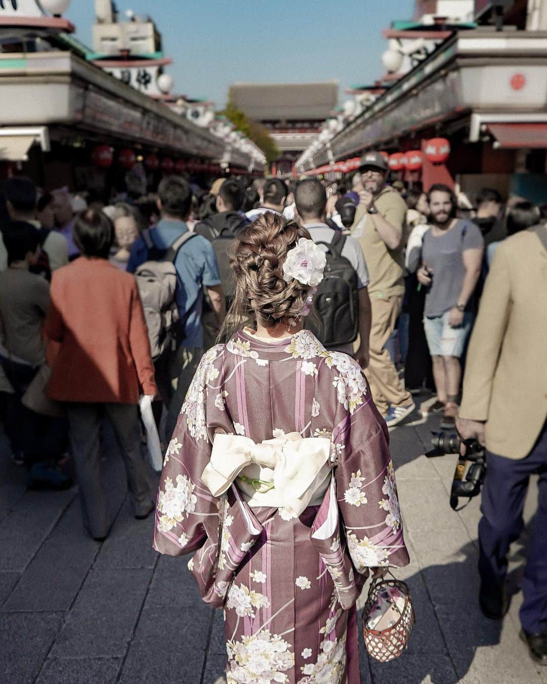 Manamiのインスタグラム：「👘💕💕💕 浅草来たの17年ぶりくらいかな🏮 ¥3000くらいで着物着させてもらって ヘアセットまでしてくれてた🥺💗 着物っていいよね👘💕 楽しかった🥳🥳🥳 ㅤ #珍しく日本postするよ🇯🇵」