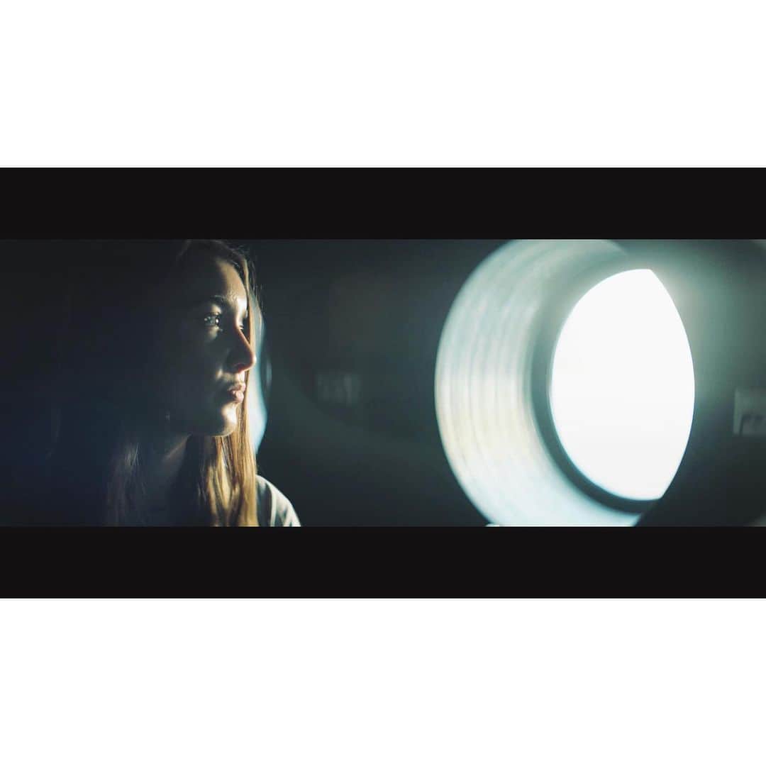 リード・モラノのインスタグラム：「lens tests #thepower @colinwatkinson @arri_rental #anamorphic」