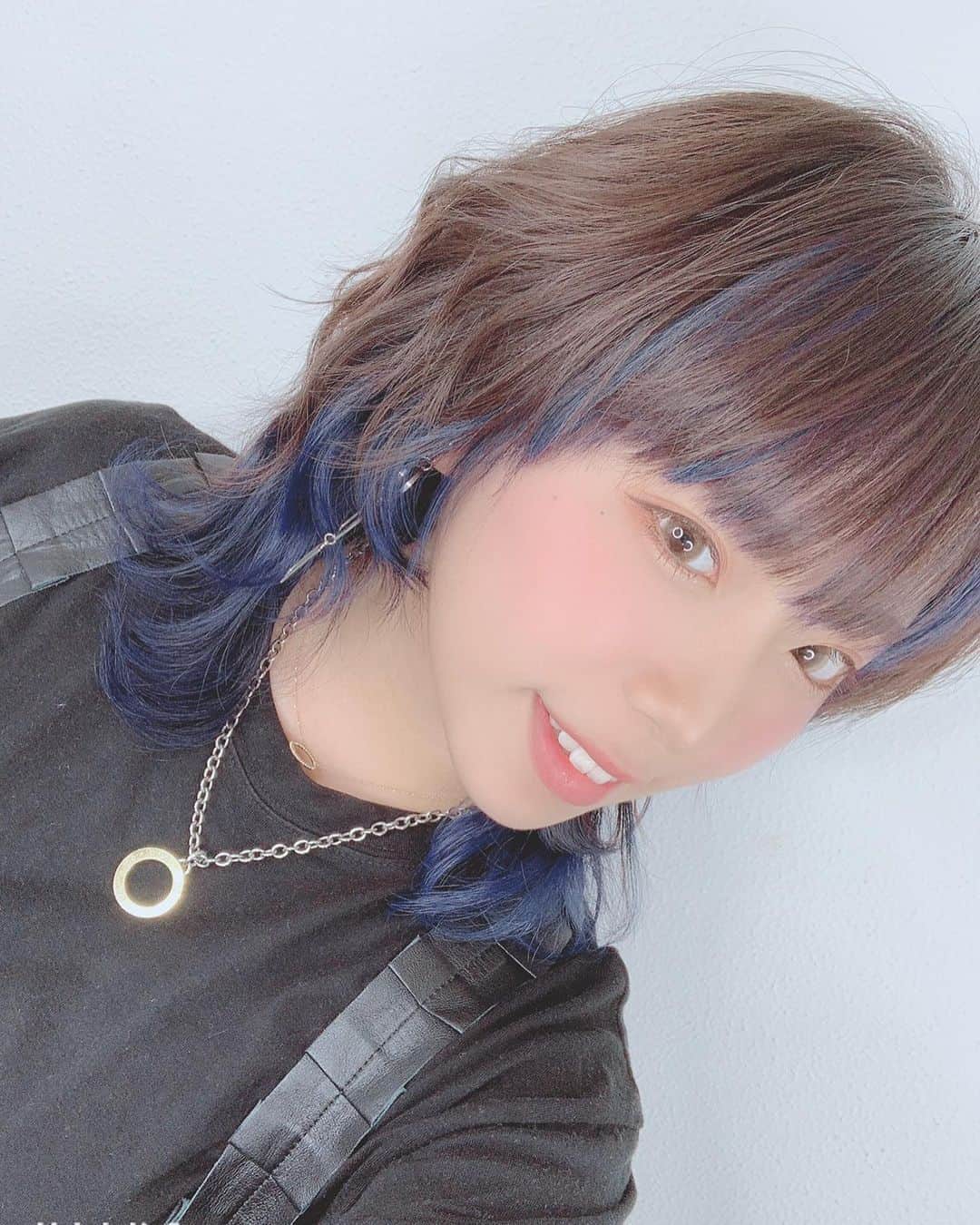 ぬーんさんのインスタグラム写真 - (ぬーんInstagram)「💇‍♀️ #hair #haircolor #change #new #color #bluepurple #blue #purple #cute #wolfcut #nuuuuun #followme #follow #japan #japanesegirl #japanese #osaka #ヘアスタイル」11月6日 23時33分 - yukino_snow1211