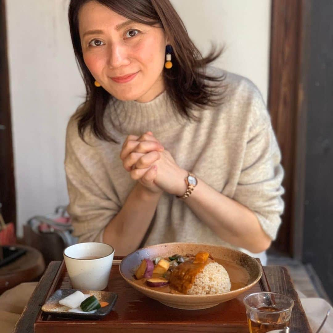 央雅光希さんのインスタグラム写真 - (央雅光希Instagram)「本日OGマルシェへ足をお運び頂いた皆様、本人不在の中本当にありがとうございました！ そんな大切な日に私は倉敷に居ました。 ピンとくる方もいるはず！そう‼️雪組公演全国ツアーを見に行ってました‼️(こちらが先に決まってたんです💦) 日帰りながらも倉敷の美観地区を楽しんで、雪組の皆さんにパワーを頂いて、なにより久しぶりに同期のりーしゃに会って短い時間で沢山癒されてきました❤️ 倉敷へ向かう途中にまさかのバッタリ運命の出会いも果たし(写真撮ったけど載せられず😖)濃い〜1日を過ごせたので、明日からOGマルシェで存分にお迎えできそうです！ 12日までどうぞ宜しくお願いします♪」11月6日 23時34分 - tatatata_ayk