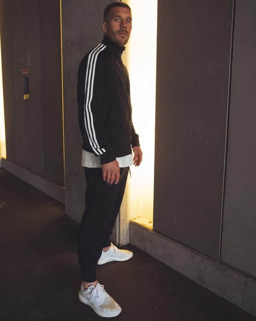 ルーカス・ポドルスキさんのインスタグラム写真 - (ルーカス・ポドルスキInstagram)「3 stripes for life. /// #LP10 💯💪🏻」11月6日 23時52分 - lukaspodolski