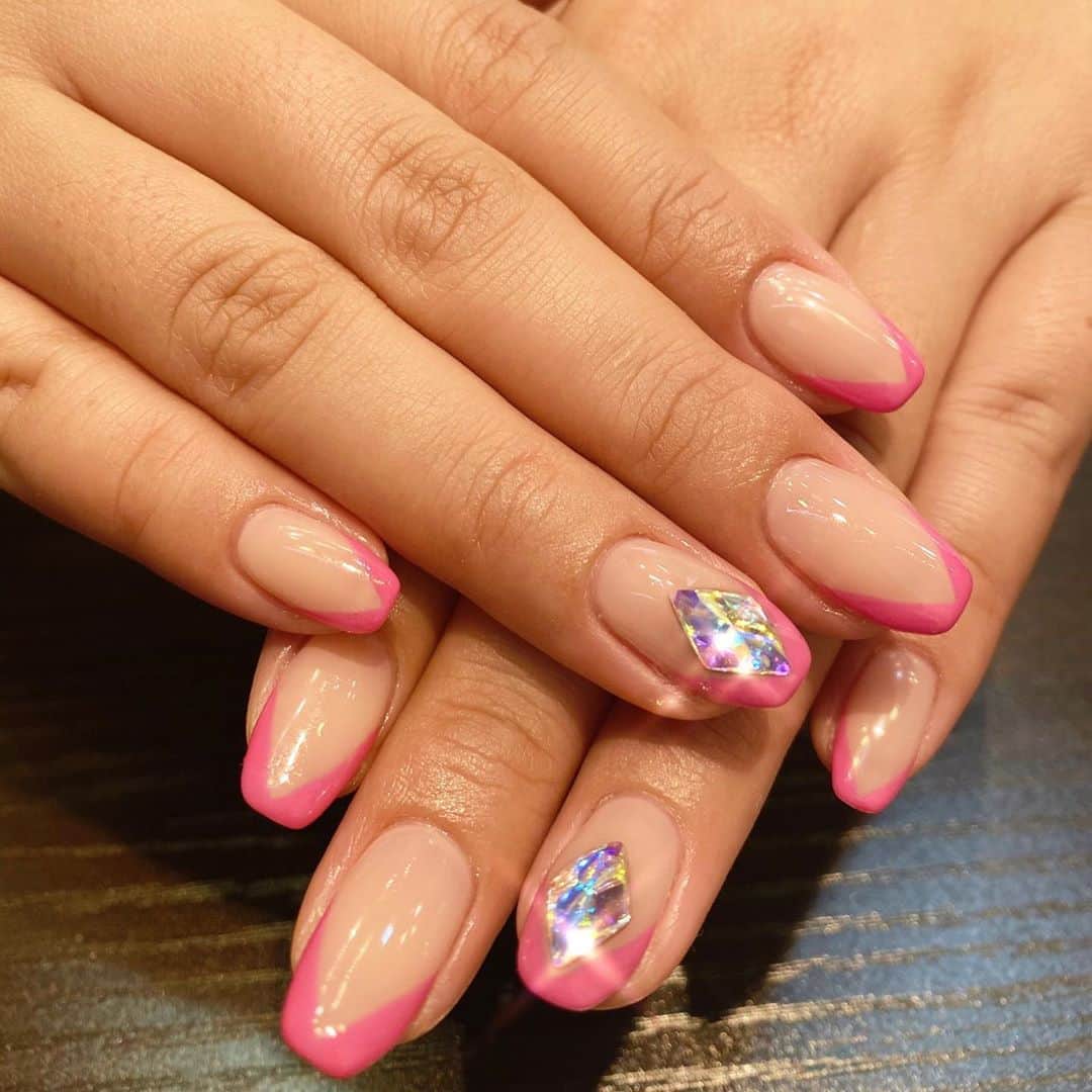 太陽チャンネルのインスタグラム：「10/31 ꫛꫀꪝ✧‧˚💅💎✨ 細フレンチ初体験✨ そもそもフレンチ初✌︎☺︎︎ ゴテゴテ好きだったのに最近シンプルめだー私のクリームパンのような手がほっそり見えてお気にいりです😙 また来月もよろしくお願いしまーす！ マツエクも同時にしてもらって2人から大話題だったタピオカ専門店行ってきた🤩タピオカ大きくてもちもちで美味しかったよ😙 @canaan_tottori  #フレンチネイル #細フレンチ #ジェルネイル #姜茶」
