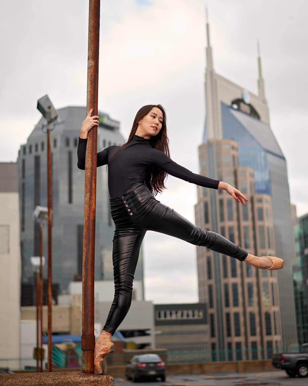 Lily Saito (齊藤莉理)のインスタグラム：「It's been so long since I got in front of the camera. Thanks @nashvillephotographer for such a fun time and getting some dope shots of this beautiful city. 🙌🏼 |📸 @nashvillephotographer | Leotard from @eurotarddancewear 🖤  #Nashville」