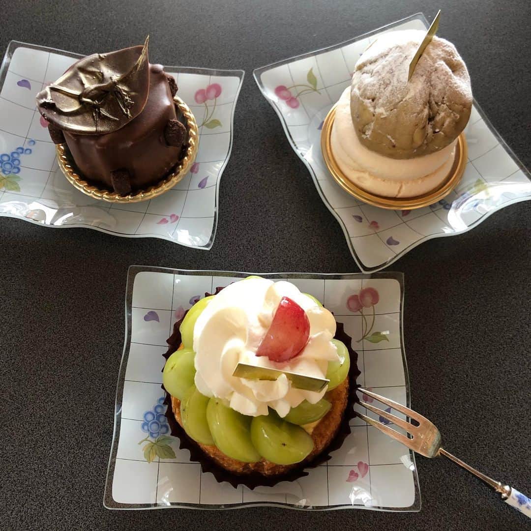大浦育子さんのインスタグラム写真 - (大浦育子Instagram)「毎日家にこもりっきりの日々ですが、 たまに友達が来てくれるととても息抜きになります🥺 久しぶりにケーキ食べたな❤️ありがとう✨」11月7日 10時00分 - ikuko_oura